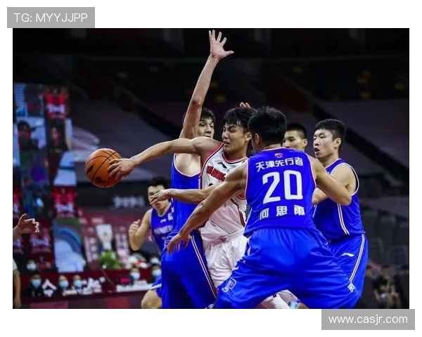 天津男篮高强度备战队内对抗激烈全力冲刺新赛季目标